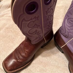 Woman’s size 7.5 cowboy boots Ariat
